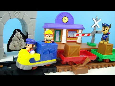 玩 汪汪隊立大功 火車軌道組 冒險灣鐵道 小樂 鐵路車 玩具開箱 / paw patrol adventure bay railway track set